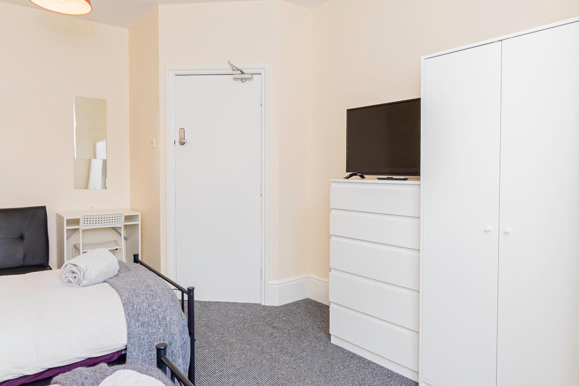 Shirley House 5, Guest House, Self Catering, Self Check In With Smart Locks, Use Of Fully Equipped Kitchen, Close To City Centre, Ideal For Longer Stays And Fawley Contractors Southampton Exterior foto